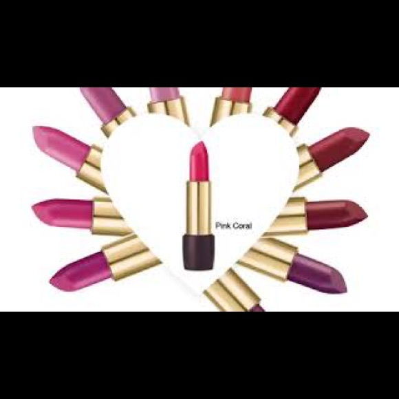 Makeup - Picture 1 of 7